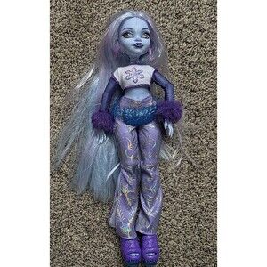 Monster High Doll Abbey Bominable & Tundra Fashion Blue Purple Outfit